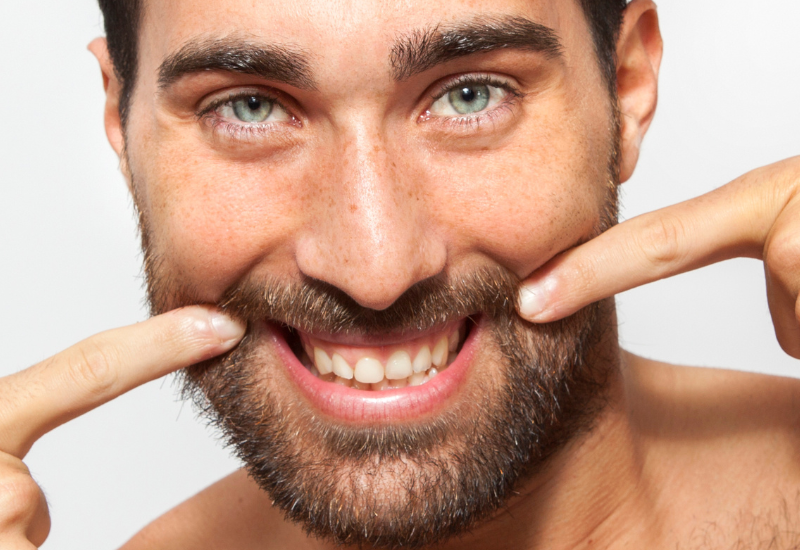 Sinais na gengiva que indicam a necessidade de cuidado